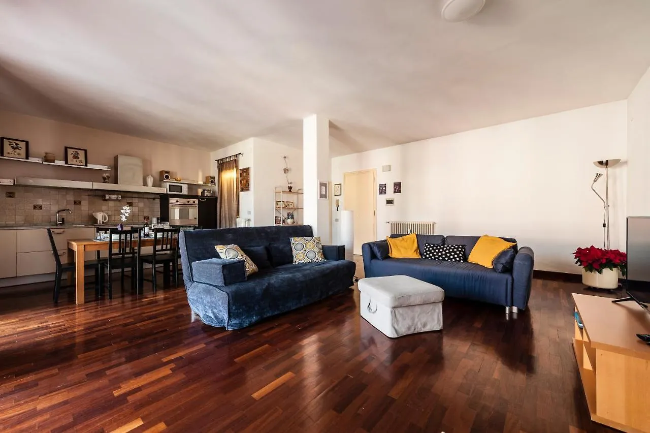 Hostly - Light And Wood Near The Tower - 100Sqm, 6 Pax, 2 Bedrooms, Town Center Pisa