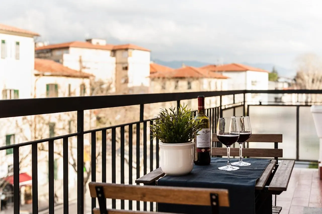 Apartment Hostly - Light And Wood Near The Tower - 100Sqm, 6 Pax, 2 Bedrooms, Town Center Pisa