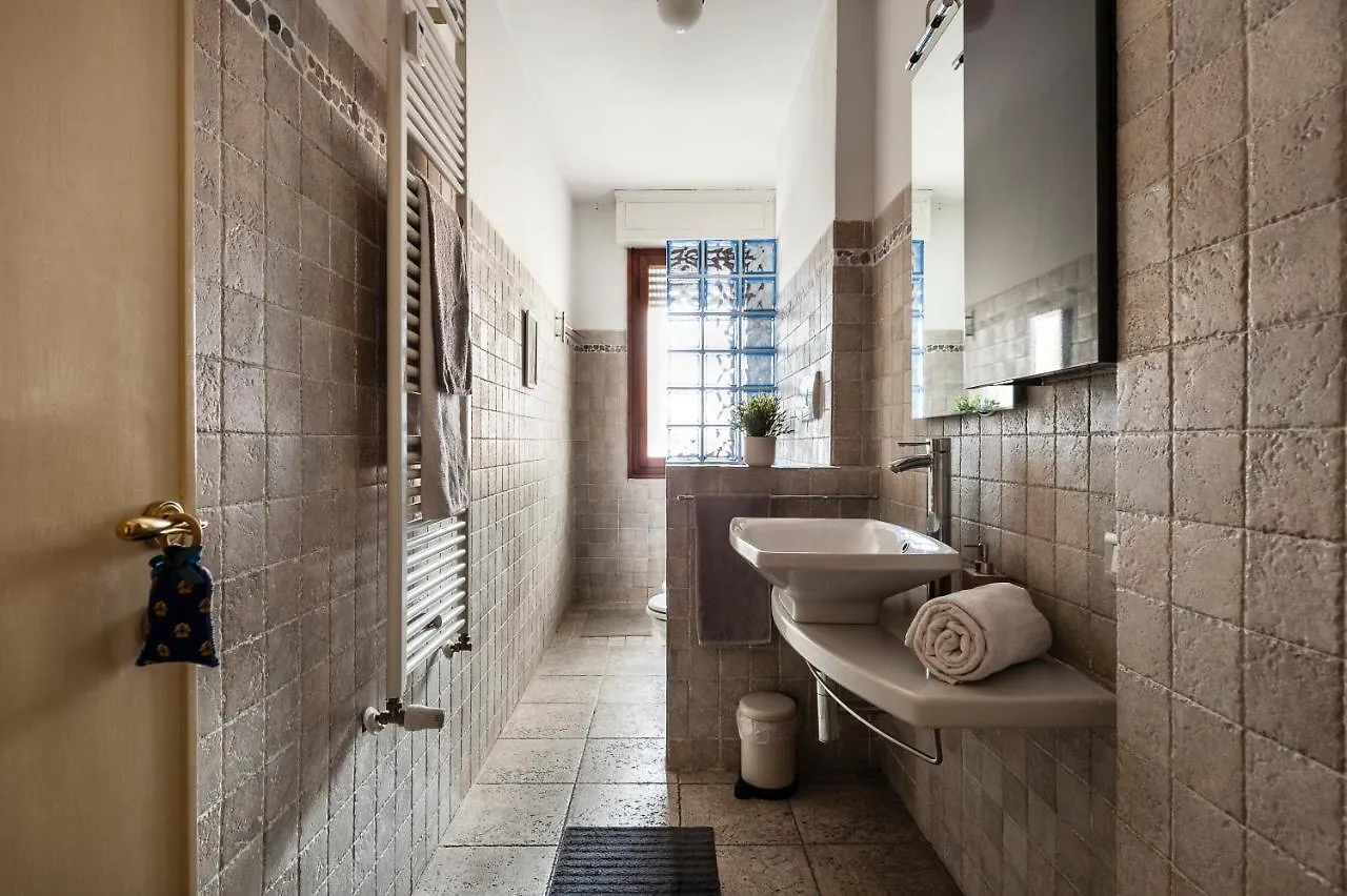 Hostly - Light And Wood Near The Tower - 100Sqm, 6 Pax, 2 Bedrooms, Town Center Pisa