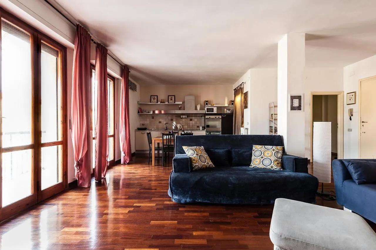 Apartment Hostly - Light And Wood Near The Tower - 100Sqm, 6 Pax, 2 Bedrooms, Town Center Pisa